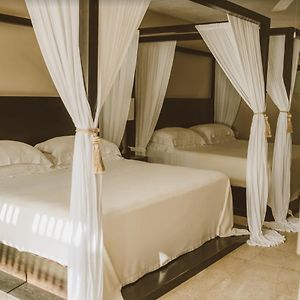 Zimmer mit Kingsize-Bett